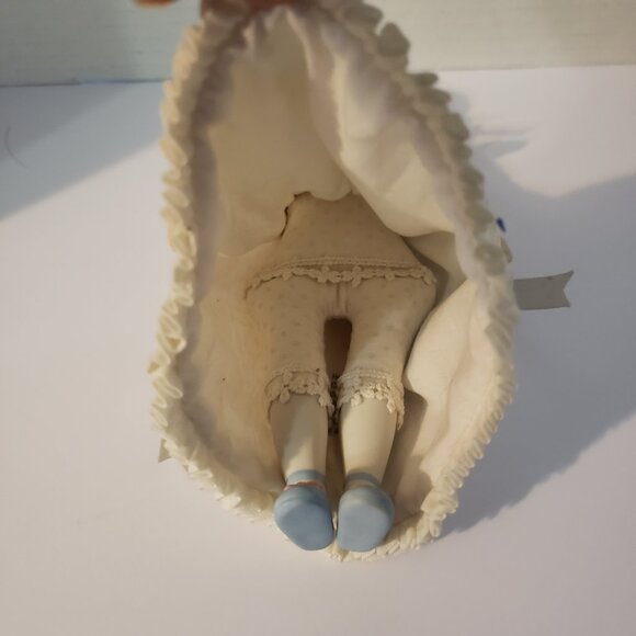 Vintage Victorian 1983 Avon Porcelain Doll - Picture 5 of 5